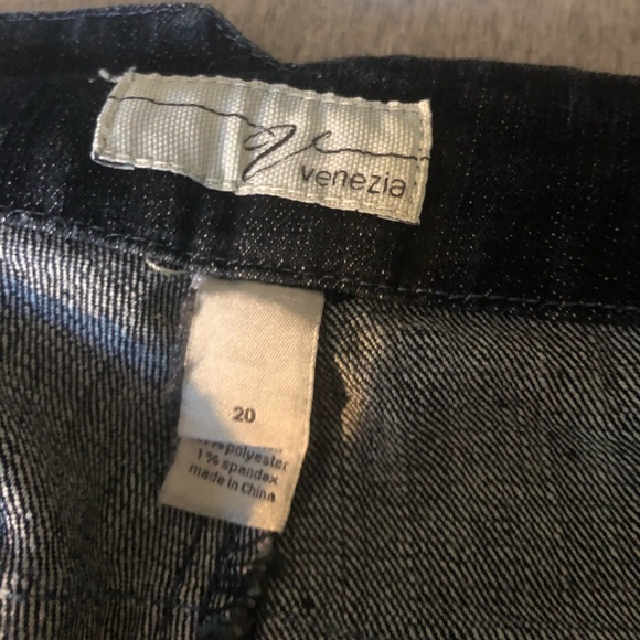 Cropped Bermuda  jean shorts - Picture 2 of 5